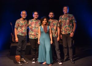 Andrea Paola traza los Caminos de la sal