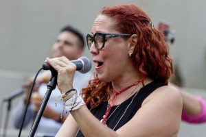 Marina Bravo en el homenaje a Aquiles Báez