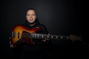 Rodner Padilla es uno de los bajistas más importantes de su generación